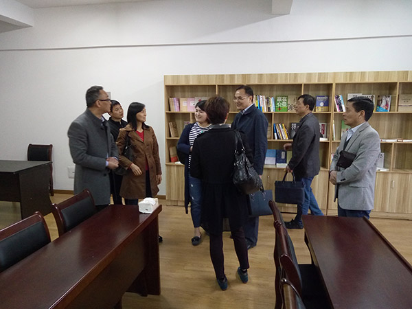 1498101760187214.jpg 圖書(shū)室3.jpg