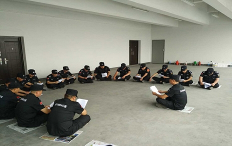 市場(chǎng)保衛部開(kāi)展“提素質(zhì)軍事特訓”活動(dòng)