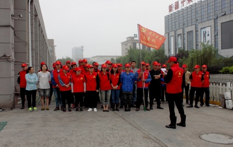 黨員青年突擊隊發(fā)揚精神開(kāi)展突擊活動(dòng)