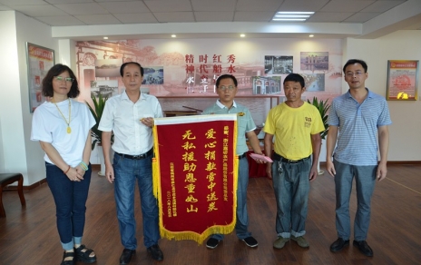 心中的愛(ài)用行動(dòng)表達，希望的燈有你我點(diǎn)亮