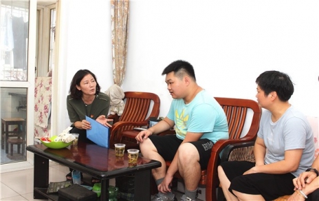 結對社區困難家庭，持續開(kāi)展資助助學(xué)