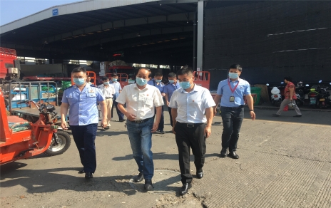 經(jīng)開(kāi)區管委會(huì )包軍副主任檢查市場(chǎng)食品安全工作