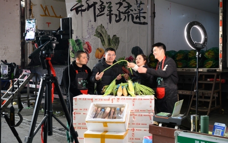 直播帶貨如約至，金籃子、銀籃子，不如裝滿(mǎn)老百姓的“菜籃子”！