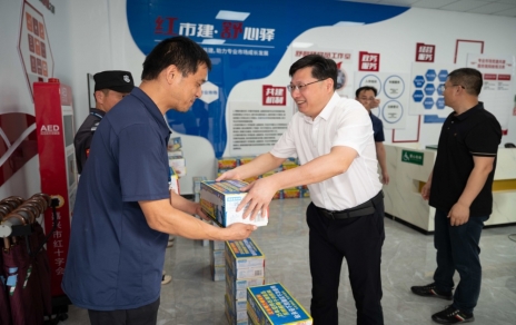 市總工會(huì )、市財貿工會(huì )領(lǐng)導一行蒞臨我司慰問(wèn)基層員工