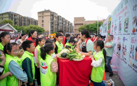 書(shū)香為伴 不負春光 以書(shū)換蔬 知“蔬”達禮